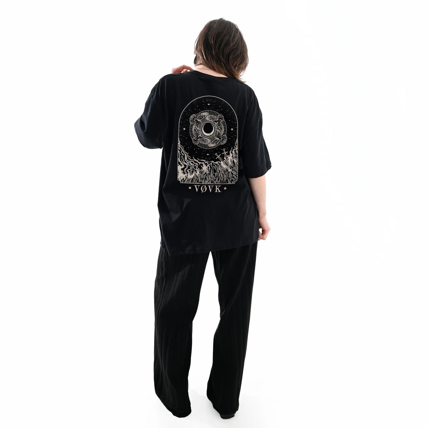 Футболка "PROMIN" Vøvk на моделі ззаду