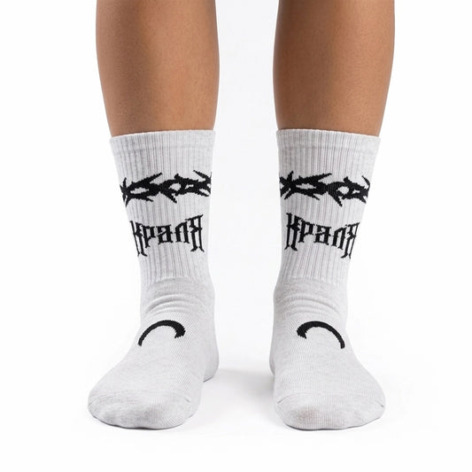 Шкарпетки Білі «Краля» Юля Юріна на моделі спереду