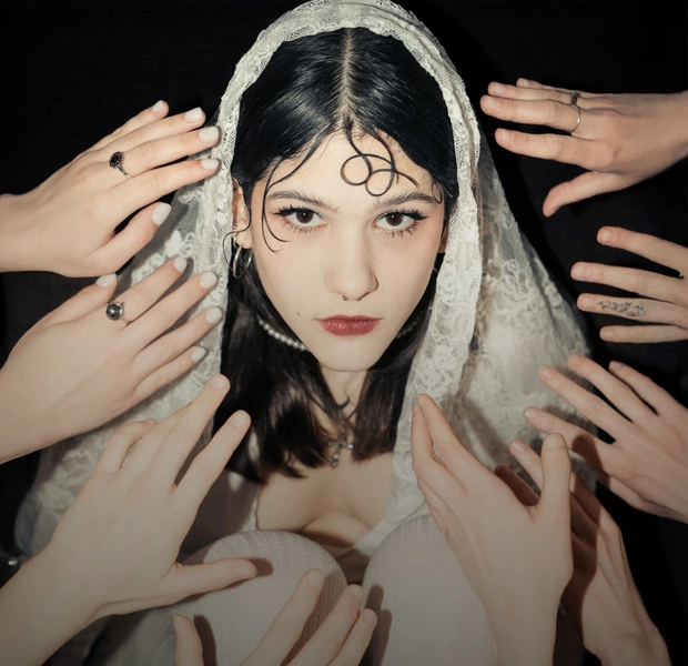 Фото співачки Shmiska