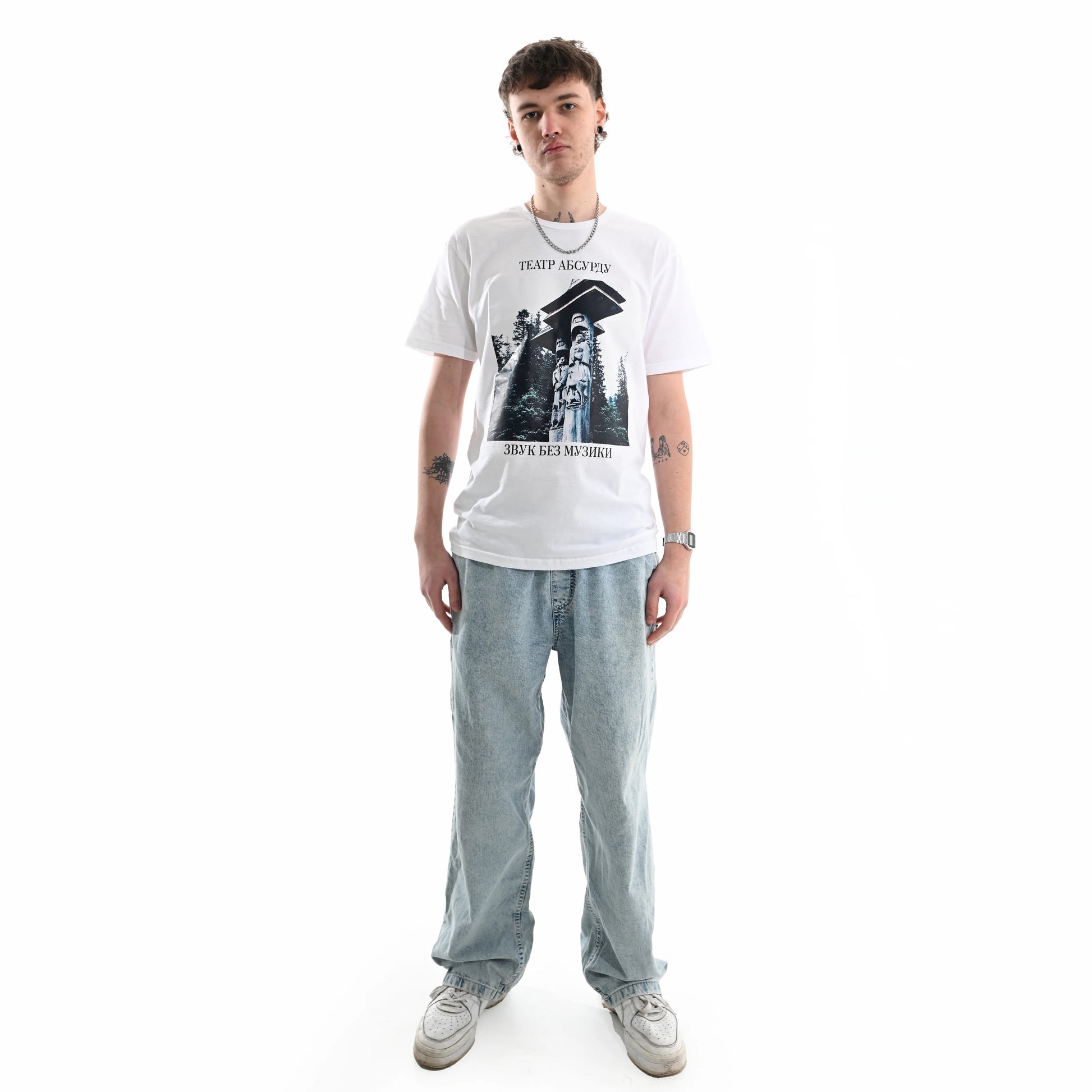 Футболка "Звук без музики" Театр Абсурду на моделі
