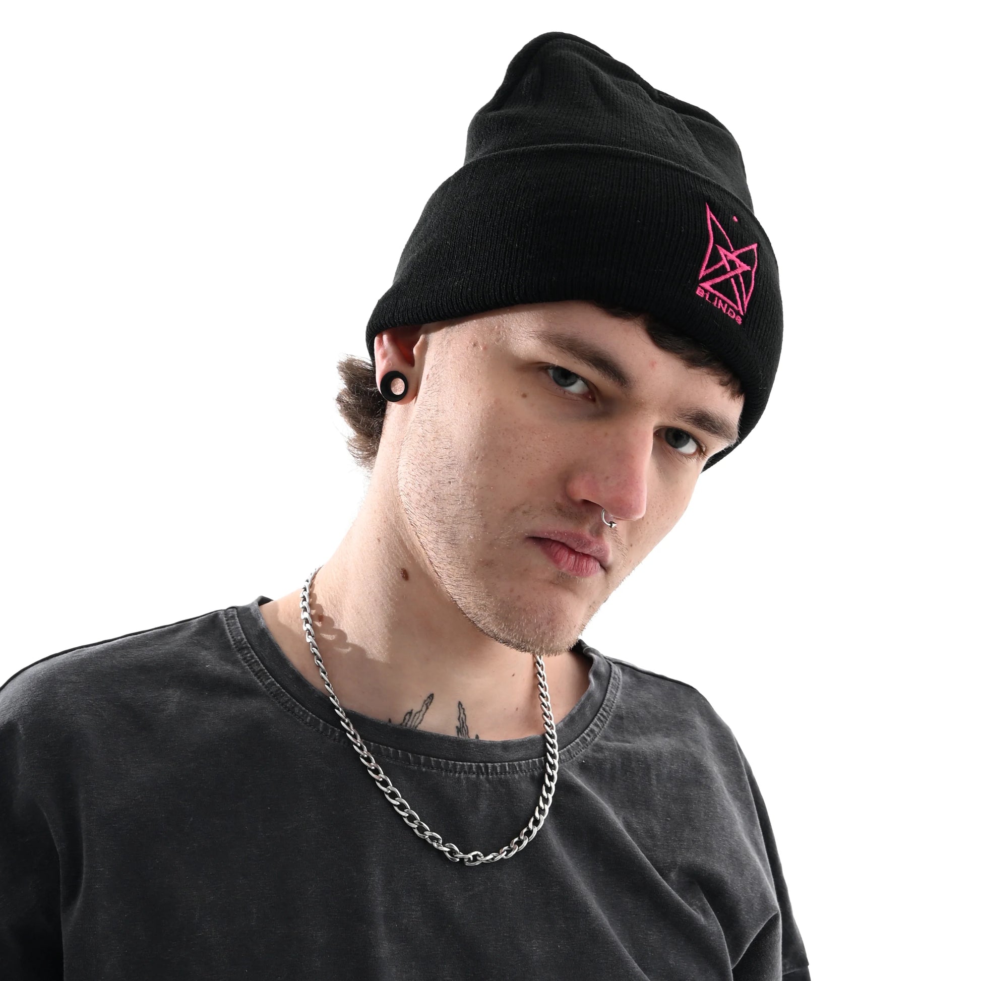 Шапка BLIND8 Чорна на моделі