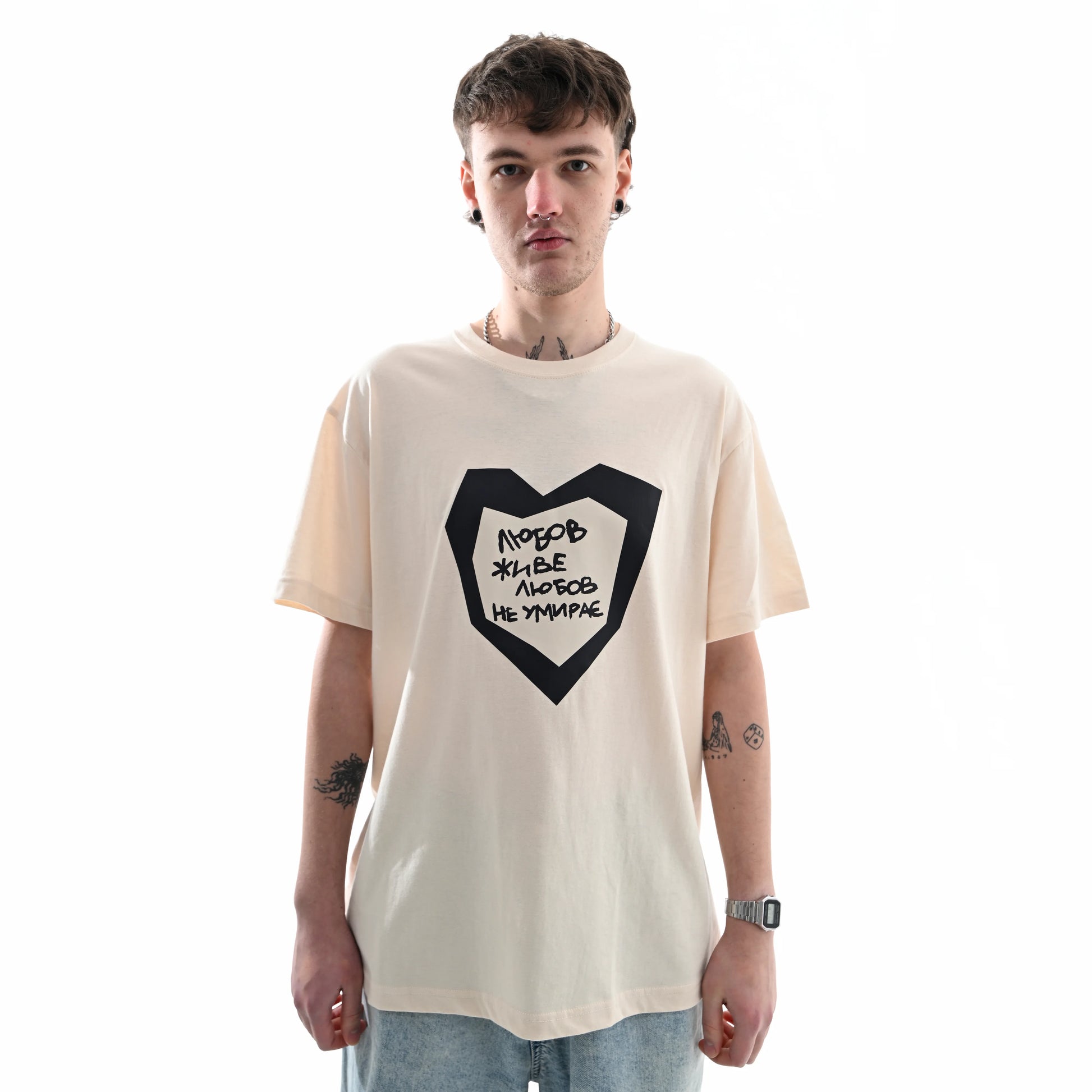 Футболка «Любов жиє» Квіткіс Бежева