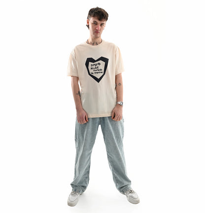 Футболка «Любов жиє» Квіткіс Бежева на моделі