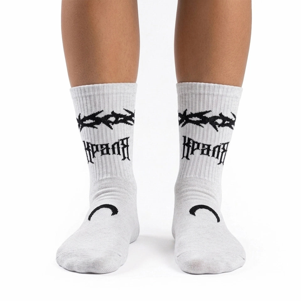 Шкарпетки Білі «Краля» Юля Юріна на моделі спереду