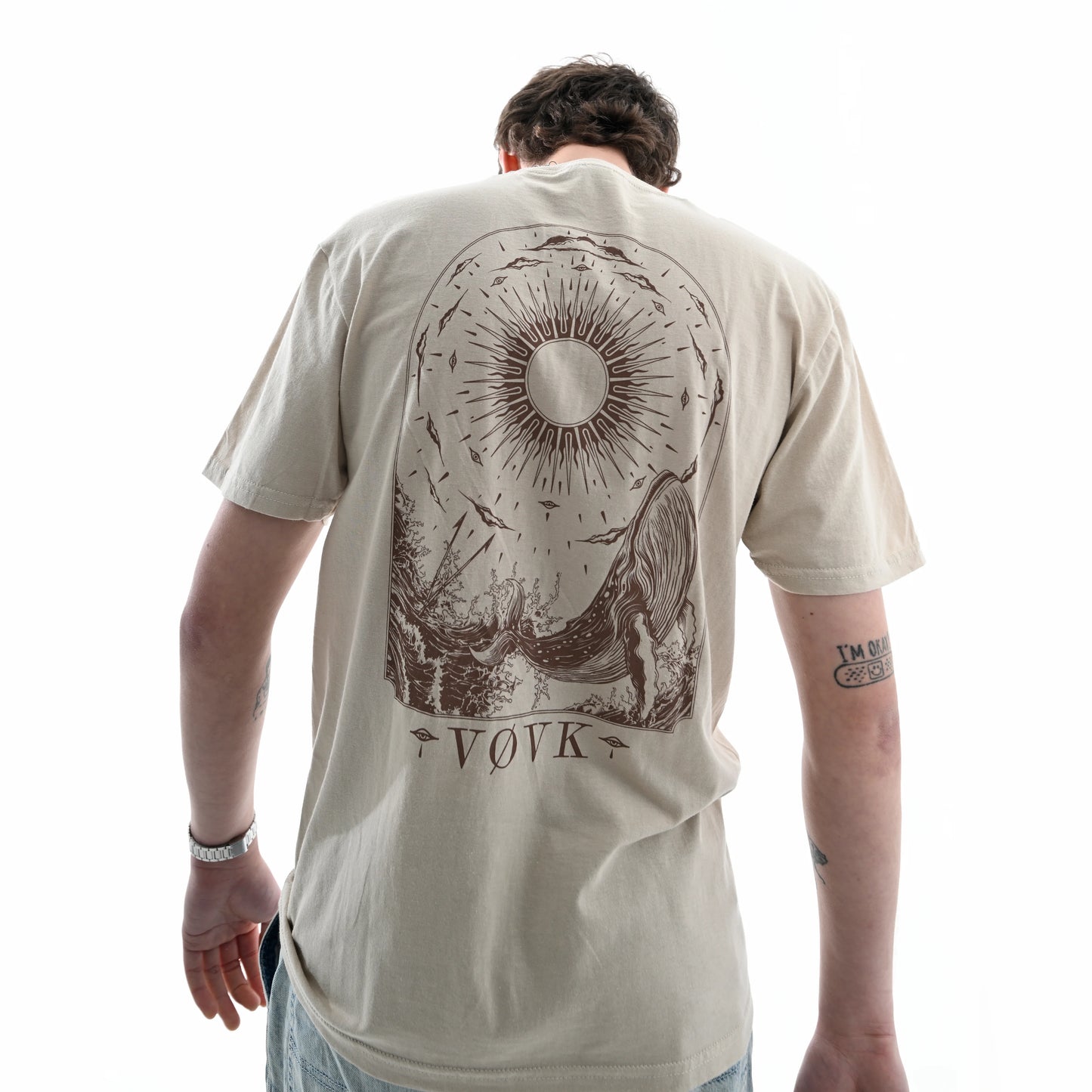 Футболка "OKEAN" Vøvk на моделі ззаду