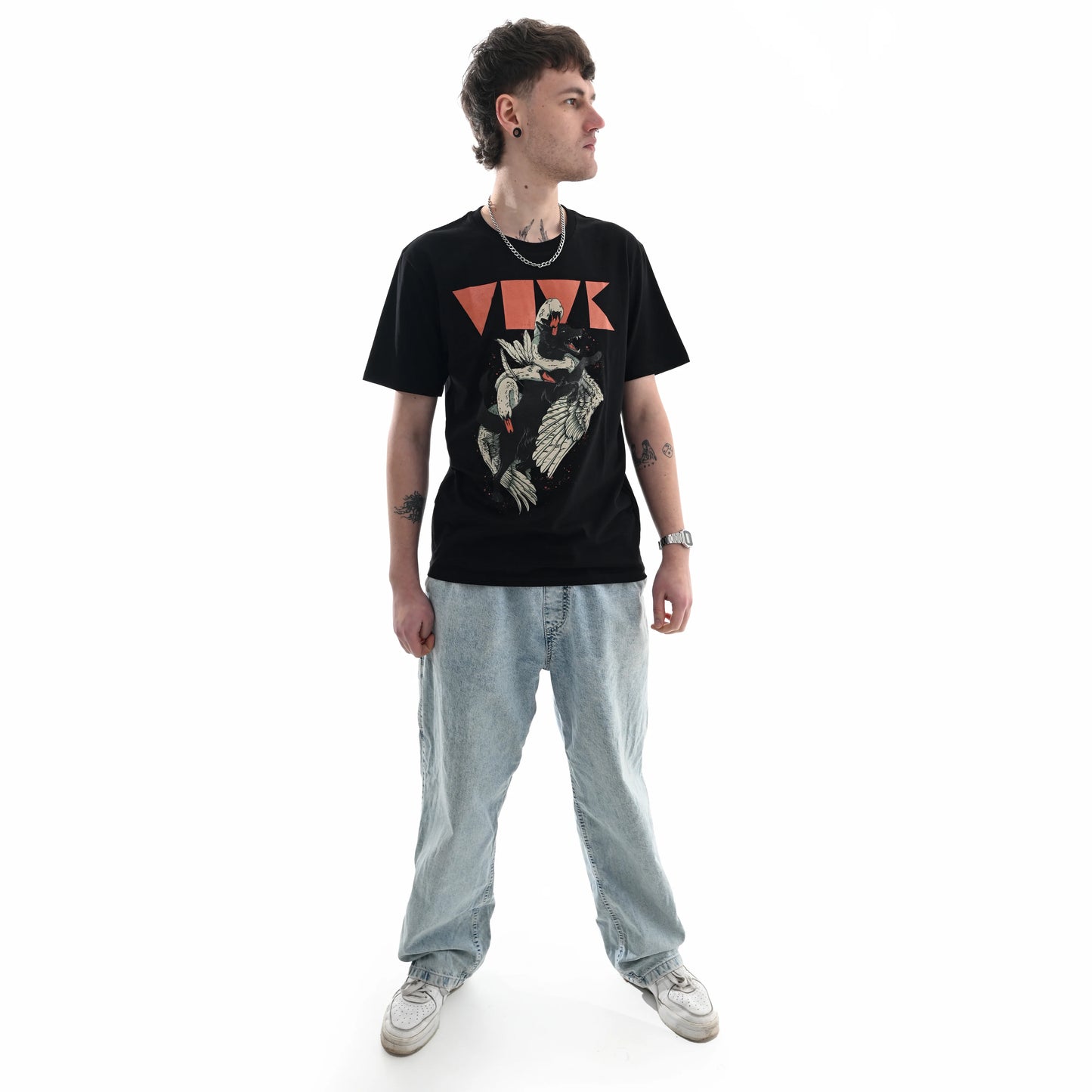 Футболка "SWANS" Vøvk на моделі